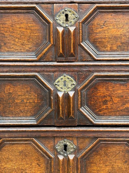 17TH CENTURY CHARLES II OAK GEOMETRIC CHEST OF DRAWERS C1680 - ADDITIONAL PHOTO 7