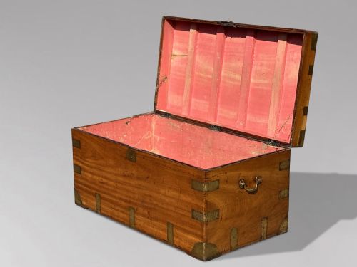 19TH CENTURY LARGE CAMPHOR WOOD CAMPAIGN TRUNK C1880 - ADDITIONAL PHOTO 4