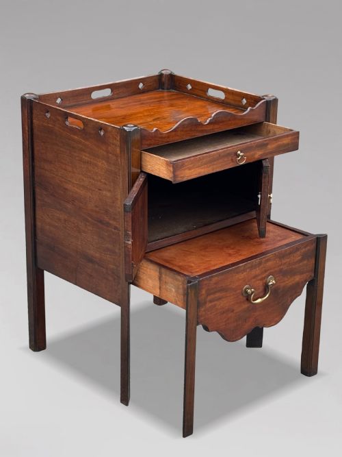 PAIR OF 18TH CENTURY GEORGE III MAHOGANY BEDSIDE CABINETS C1760 - ADDITIONAL PHOTO 2