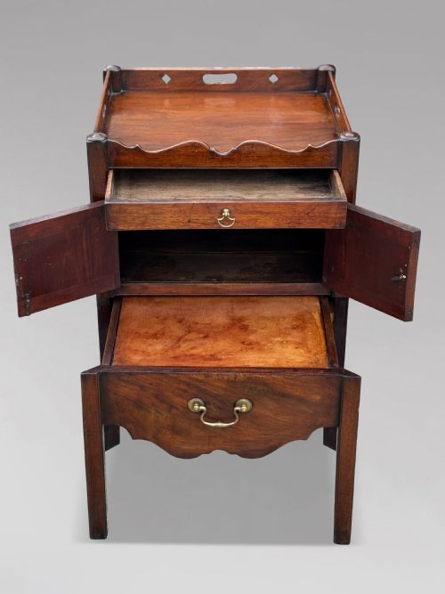 PAIR OF 18TH CENTURY GEORGE III MAHOGANY BEDSIDE CABINETS C1760 - ADDITIONAL PHOTO 5