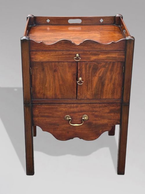 PAIR OF 18TH CENTURY GEORGE III MAHOGANY BEDSIDE CABINETS C1760 - ADDITIONAL PHOTO 6