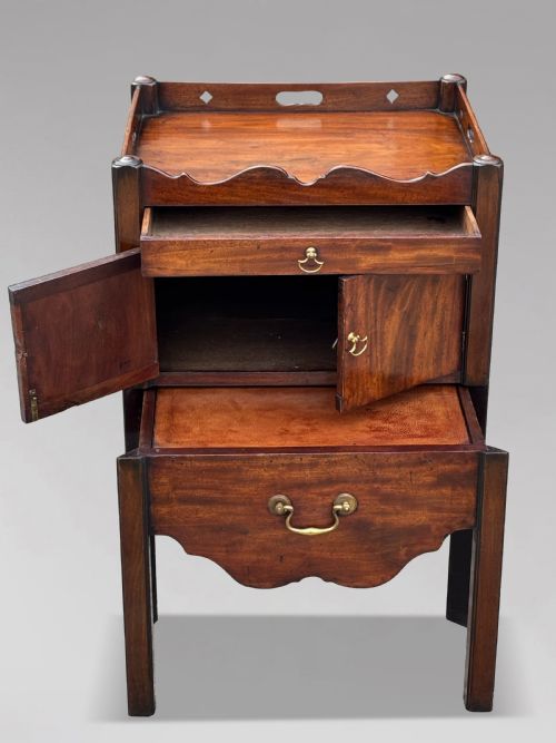 PAIR OF 18TH CENTURY GEORGE III MAHOGANY BEDSIDE CABINETS C1760 - ADDITIONAL PHOTO 8