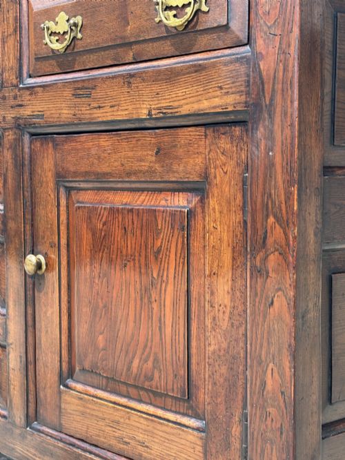 18TH CENTURY GEORGE II PERIOD OAK DRESSER BASE C1740 - ADDITIONAL PHOTO 7