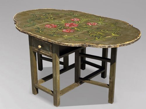 EARLY 20TH CENTURY ITALIAN GREEN PAINTED DROPLEAF TABLE