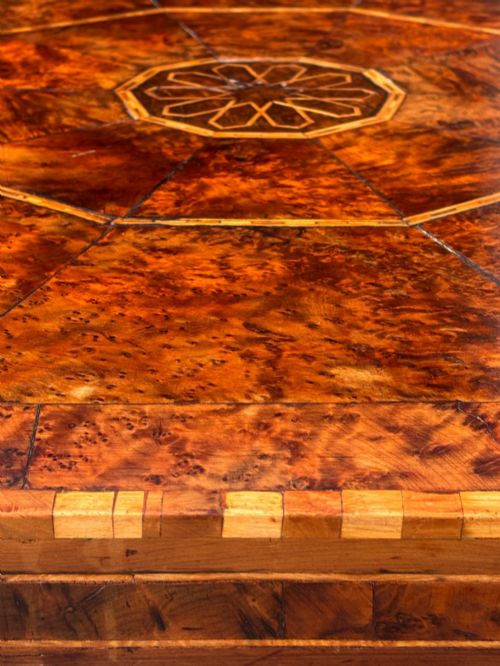 19TH CENTURY OCTAGONAL INLAID BURR YEW WOOD COFFEE TABLE C1880 - ADDITIONAL PHOTO 4