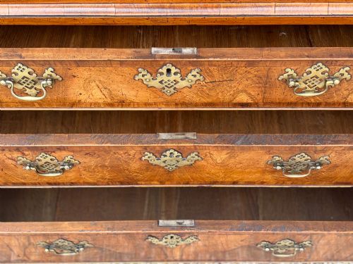 18TH CENTURY GEORGE II PERIOD WALNUT CHEST ON CHEST C1740 - ADDITIONAL PHOTO 4
