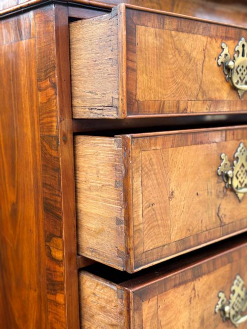 18TH CENTURY GEORGE II PERIOD WALNUT CHEST ON CHEST C1740 - ADDITIONAL PHOTO 8
