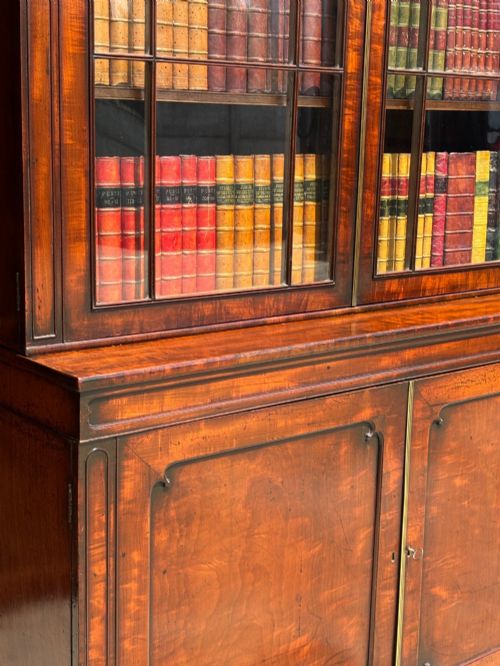 18TH CENTURY GEORGE III PERIOD TALL MAHOGANY BOOKCASE C1780 - ADDITIONAL PHOTO 4