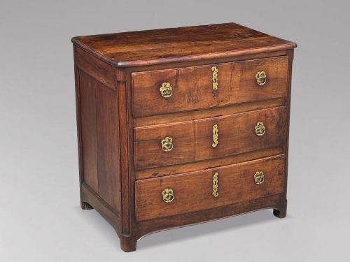 17TH CENTURY FRENCH PROVINCIAL WALNUT COMMODE, C1650