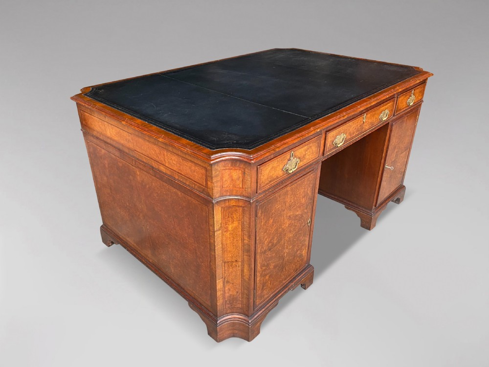19TH CENTURY GEORGIAN PERIOD WALNUT PARTNERS DESK View III