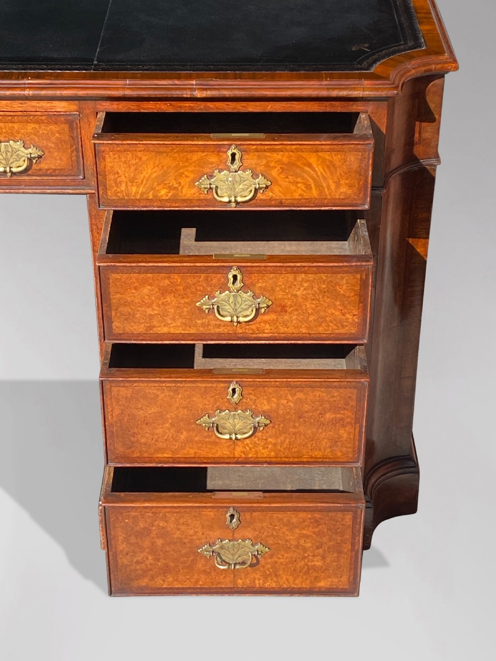 19TH CENTURY GEORGIAN PERIOD WALNUT PARTNERS DESK View VII