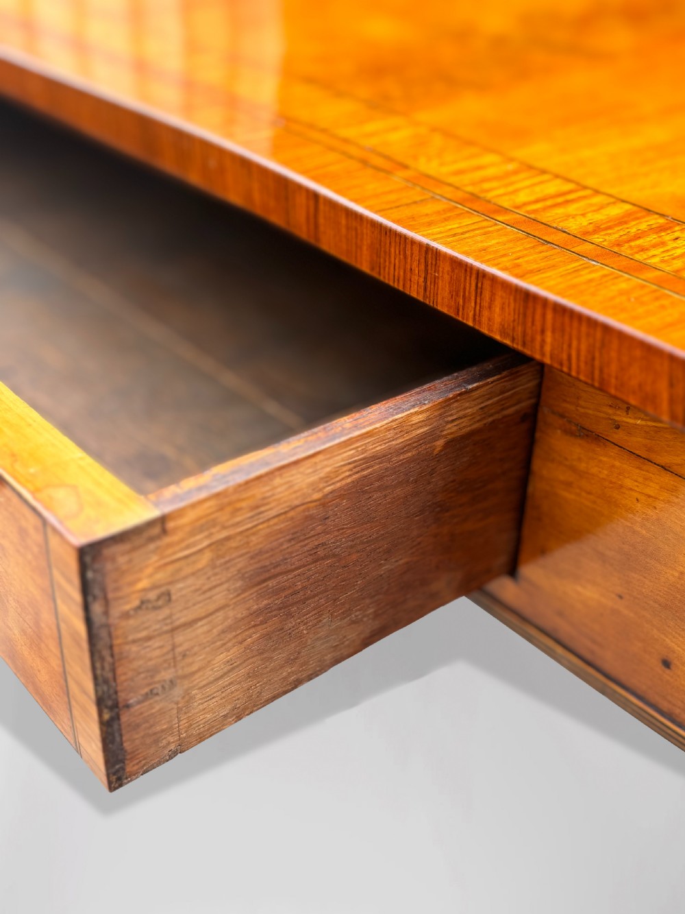 18TH CENTURY GEORGE III SHERATON PERIOD SATINWOOD SOFA TABLE View IX