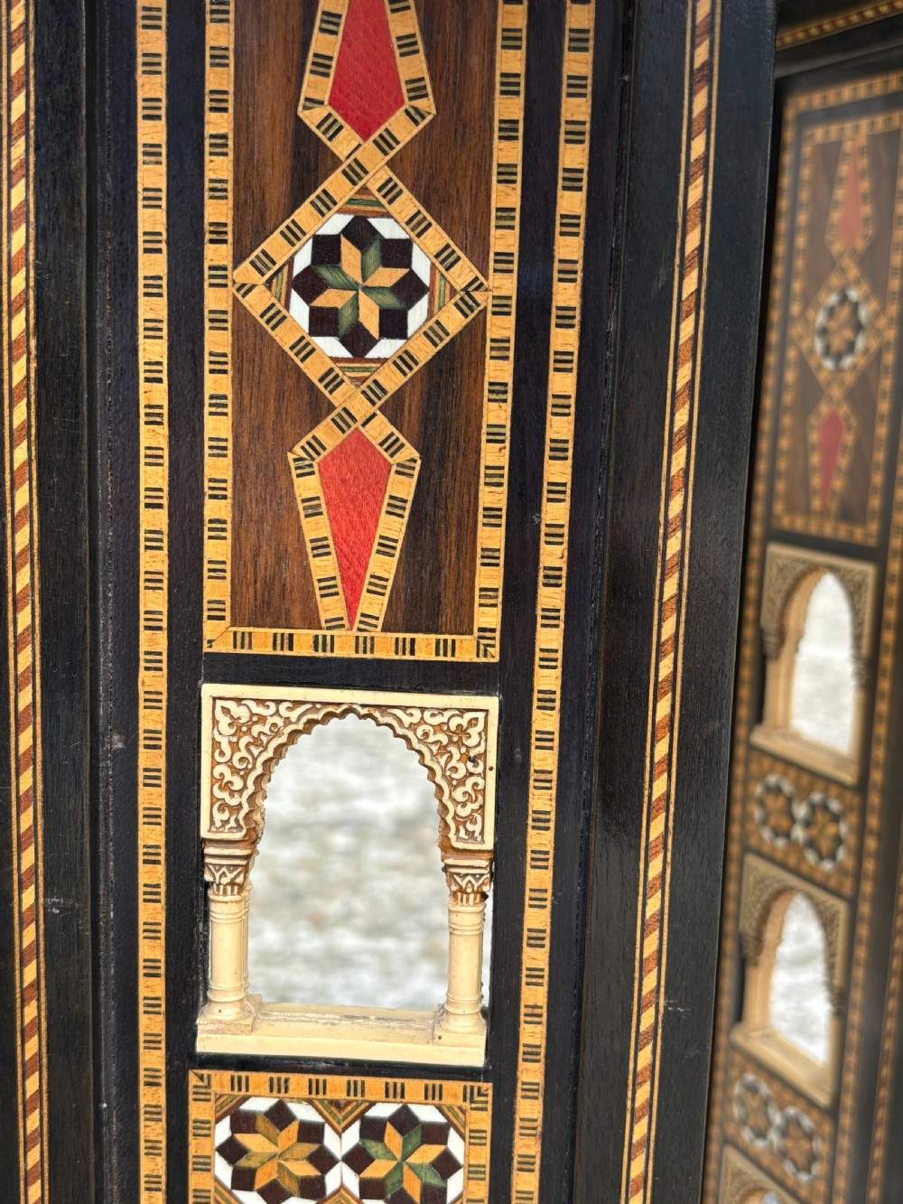 20TH CENTURY SYRIAN MARQUETRY INLAY ROSEWOOD OCCASIONAL TABLE View VIII