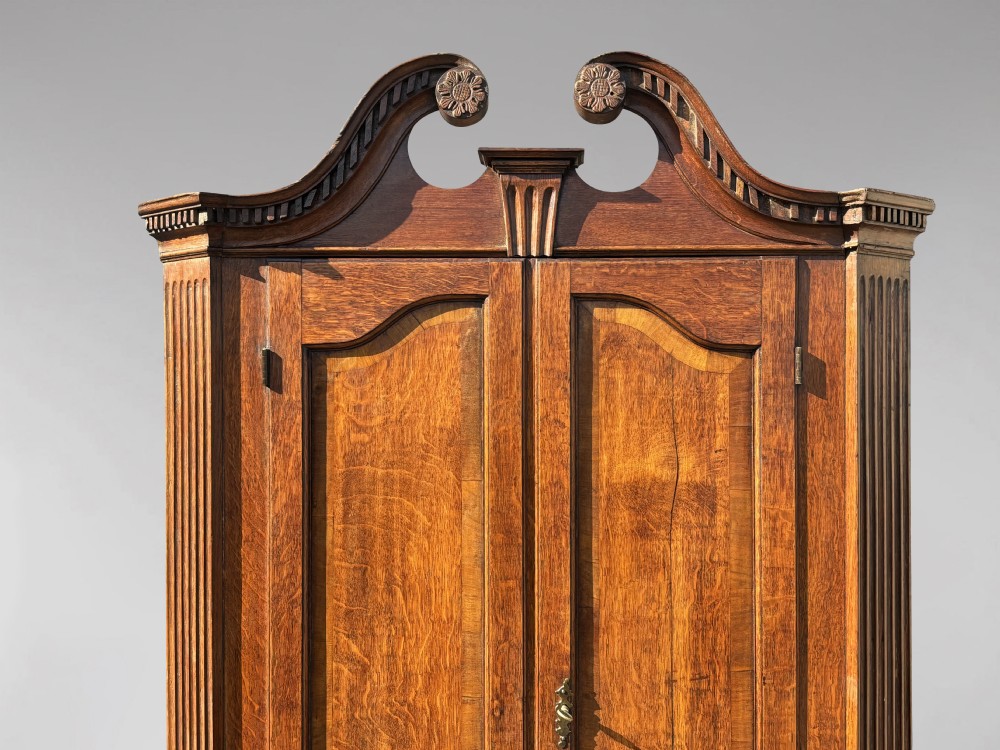 18TH CENTURY GEORGE III PERIOD OAK CORNER CUPBOARD View II