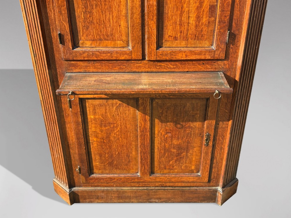 18TH CENTURY GEORGE III PERIOD OAK CORNER CUPBOARD View III
