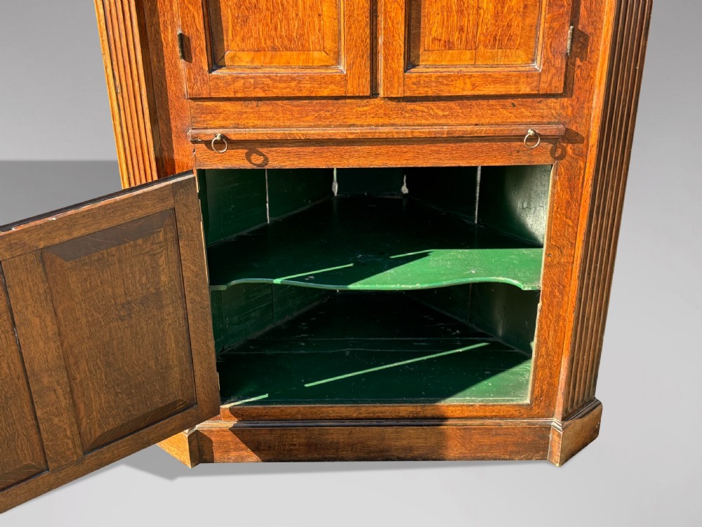 18TH CENTURY GEORGE III PERIOD OAK CORNER CUPBOARD View V