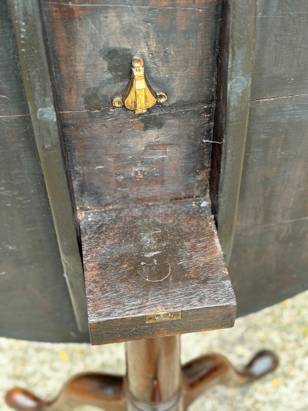 18TH CENTURY GEORGE III PERIOD TILT-TOP TRIPOD TABLE View IV
