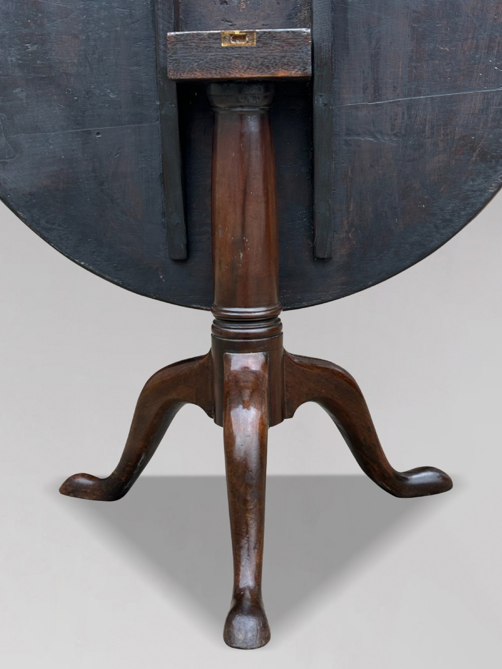 18TH CENTURY GEORGE III PERIOD TILT-TOP TRIPOD TABLE View VII