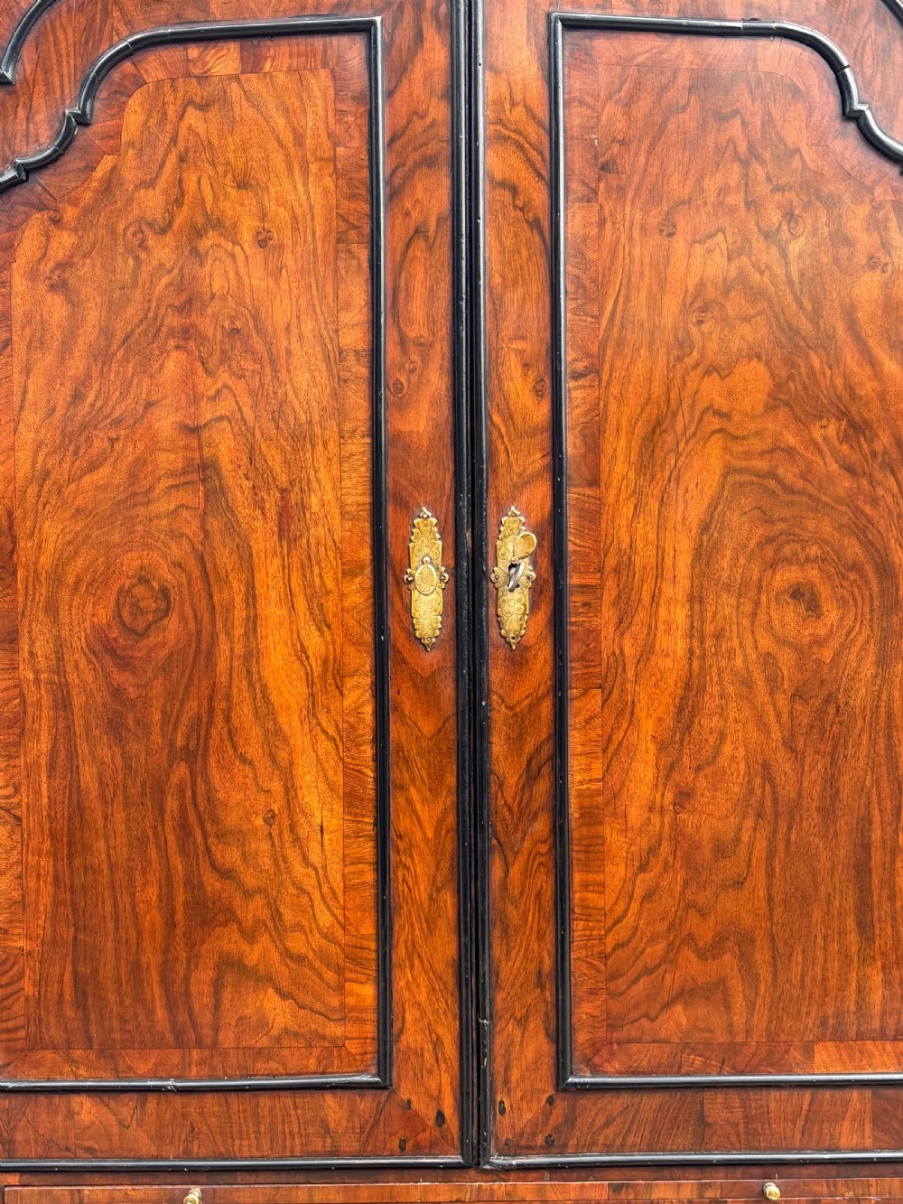 An 18th-century George I walnut bureau bookcase featuring arched panelled upper doors, a slant-front desk, and graduated lower drawers. View VII