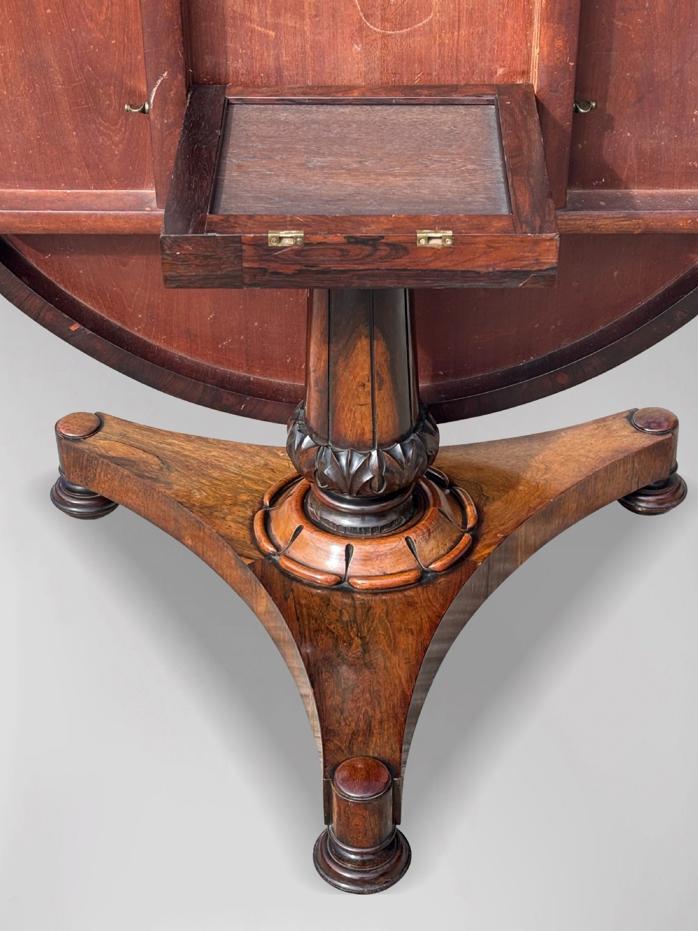 An early 19th-century William IV circular tilt-top centre table constructed from figured rosewood with a triform base. View VII
