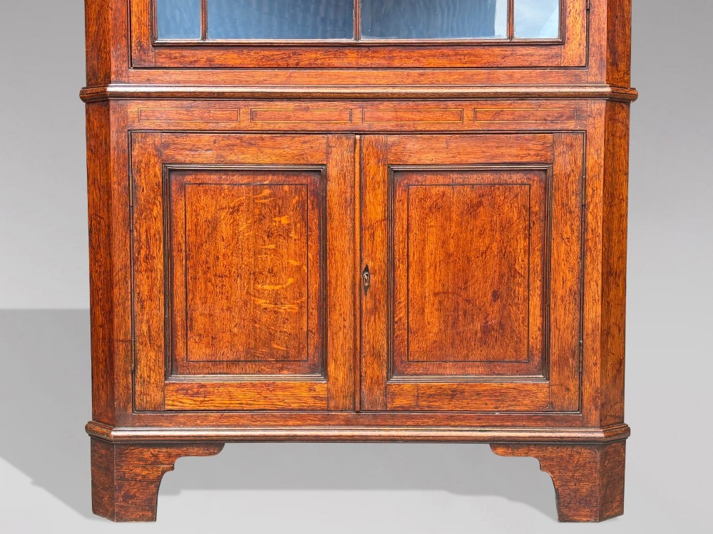18TH CENTURY GEORGE III PERIOD OAK CORNER CUPBOARD, C1780 View III