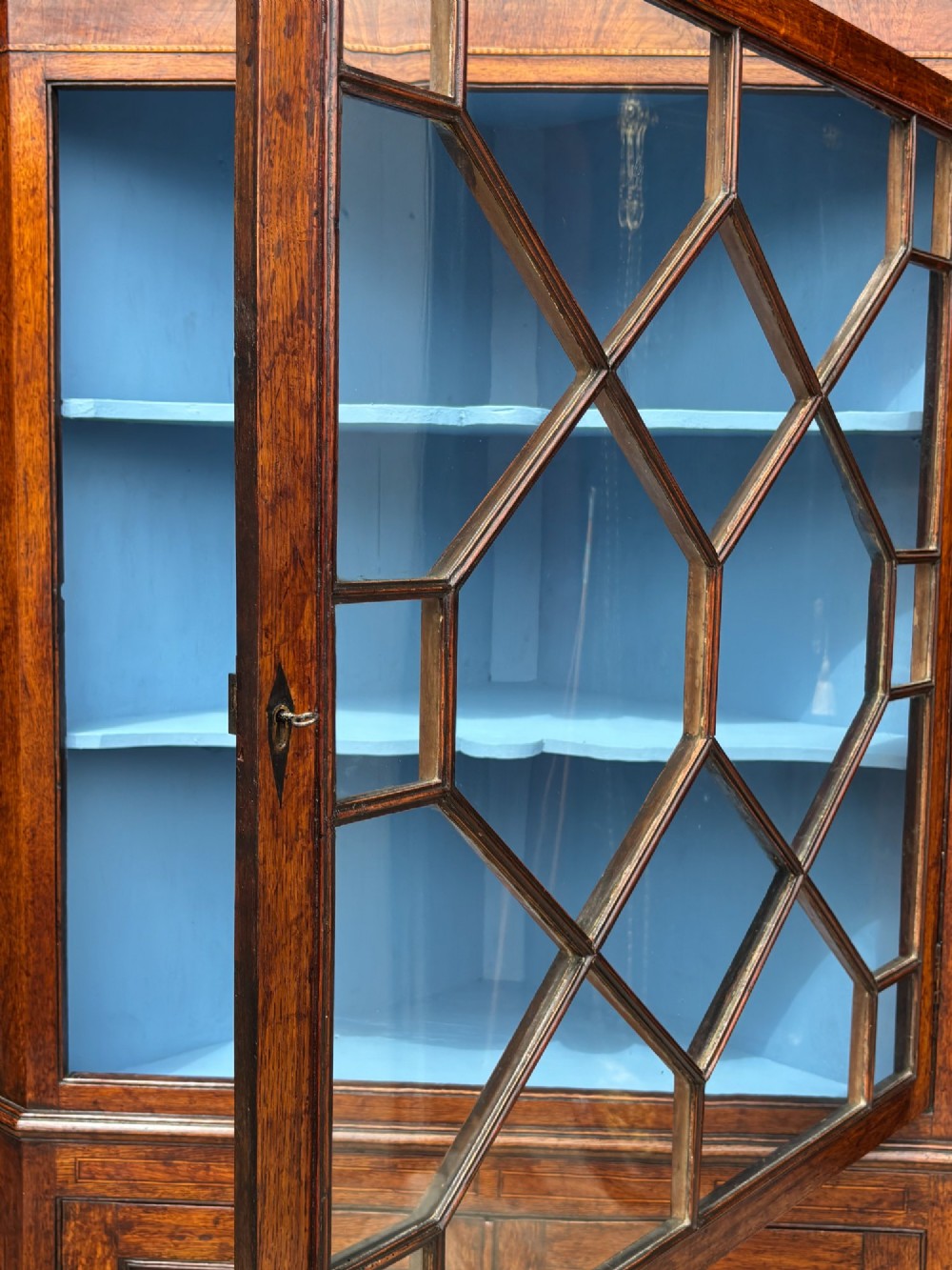 18TH CENTURY GEORGE III PERIOD OAK CORNER CUPBOARD, C1780 View V