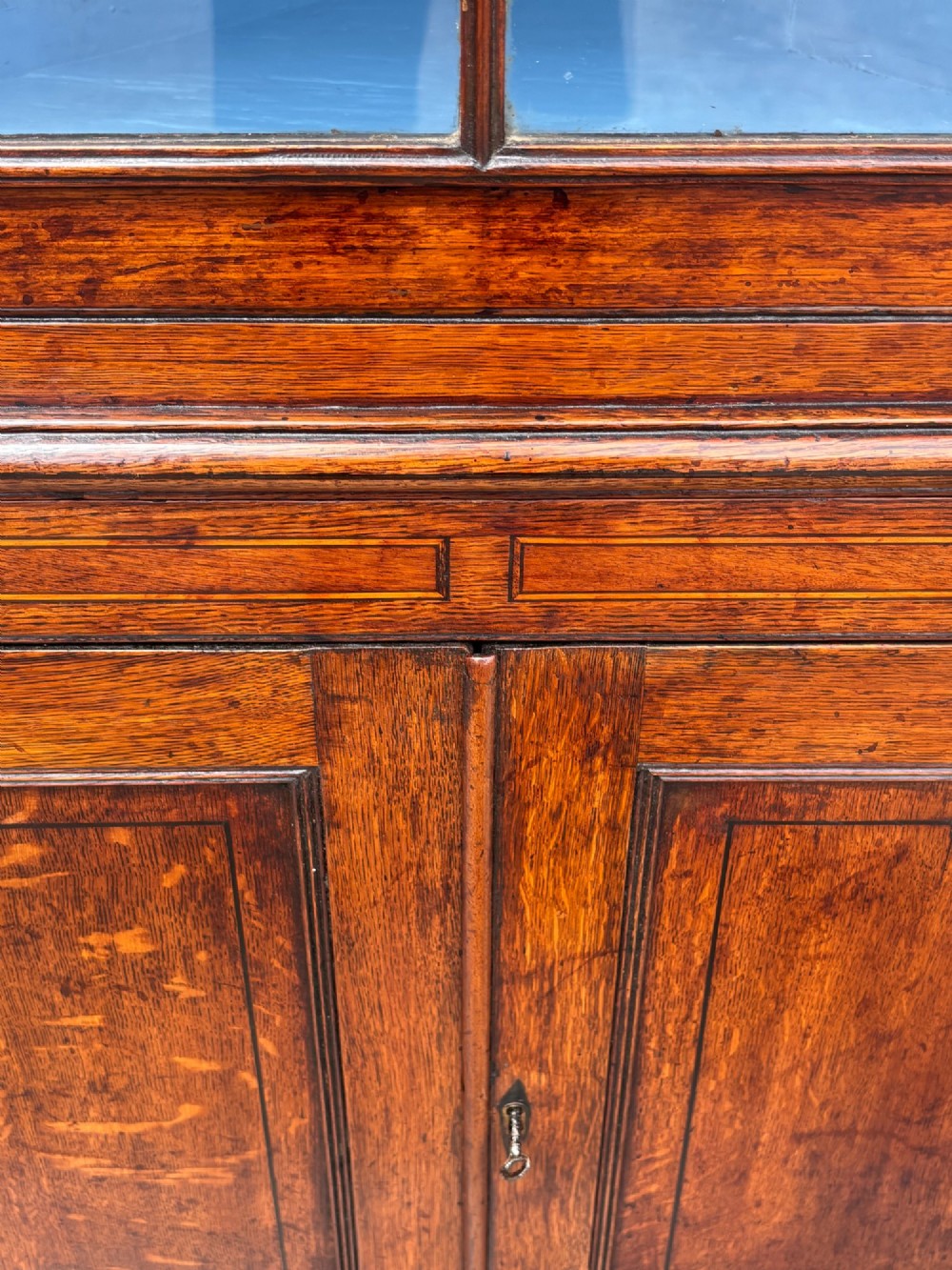 18TH CENTURY GEORGE III PERIOD OAK CORNER CUPBOARD, C1780 View VI
