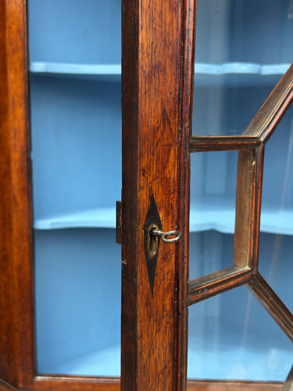 18TH CENTURY GEORGE III PERIOD OAK CORNER CUPBOARD, C1780 View XI