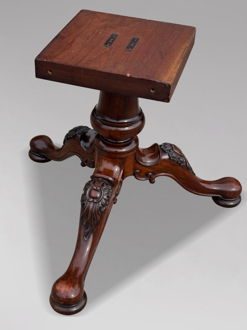 A circular William IV period rosewood centre table with a figured top on a carved pedestal and tripod base. View VI