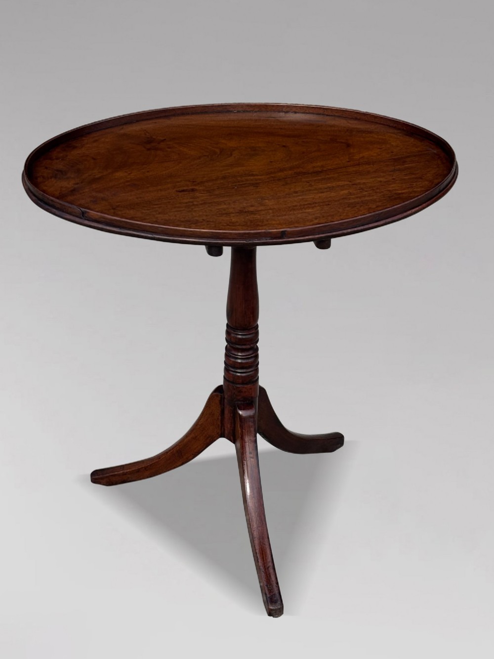 18TH CENTURY GEORGE III PERIOD MAHOGANY TRIPOD TABLE, C1790 View VIII
