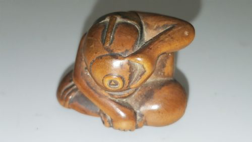 japanese meiji boxwood netsuke of sake drinker unisigned - CATEGORY: ANTIQUE MISCELLANEOUS - DATED 19TH CENTURY