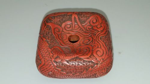 SUPERB RARE RED LACQUER TSUISHU MEIJI MANJU NETSUKE WITH DRAGON DECORATION - ADDITIONAL PHOTO 1