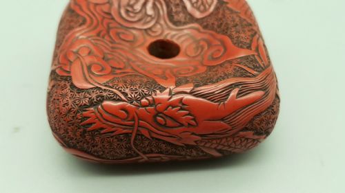 SUPERB RARE RED LACQUER TSUISHU MEIJI MANJU NETSUKE WITH DRAGON DECORATION - ADDITIONAL PHOTO 5