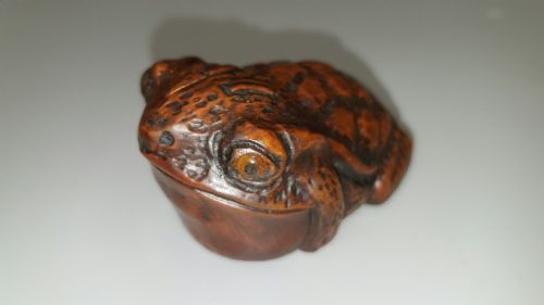 SUPERB LARGE JAPANESE MEIJI BOXWOOD NETSUKE OF A TOAD - ADDITIONAL PHOTO 1
