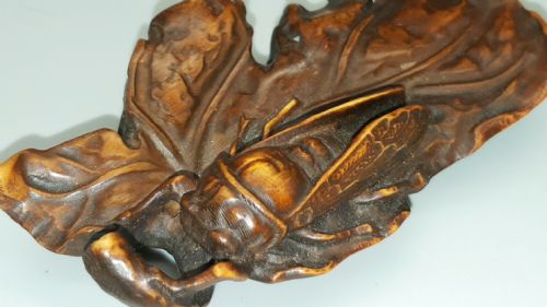 UNUSUAL LARGE JAPANESE MEIJI BOXWOOD NETSUKE OF A CICADA ON A LEAF - ADDITIONAL PHOTO 2