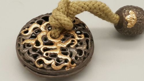 RARE JAPANESE MEIJI BRONZE AND GOLD MANJU NETSUKE AND OJIME - ADDITIONAL PHOTO 1