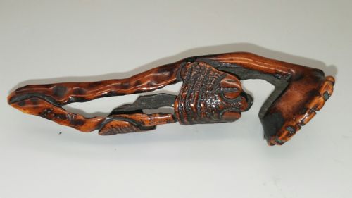 UNUSUAL JAPANESE STAG ANTLER SASHI NETSUKE DEPICTING FUNGUS - ADDITIONAL PHOTO 1