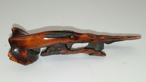 UNUSUAL JAPANESE STAG ANTLER SASHI NETSUKE DEPICTING FUNGUS - ADDITIONAL PHOTO 4