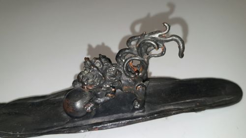 RARE JAPANESE MEIJI 19THC BRONZE PAPERWEIGHT DEPICTING A SHISHI BY SHUZAN HIDEYAMA - ADDITIONAL PHOTO 1