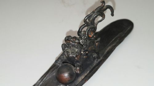 RARE JAPANESE MEIJI 19THC BRONZE PAPERWEIGHT DEPICTING A SHISHI BY SHUZAN HIDEYAMA - ADDITIONAL PHOTO 4