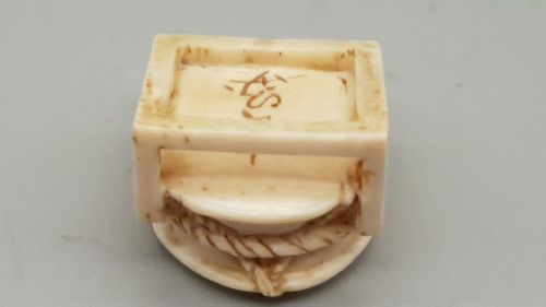 RARE JAPANESE MEIJI IVORY NETSUKE OF A TRADITIONAL JAPANESE TAIKO DRUM - ADDITIONAL PHOTO 4