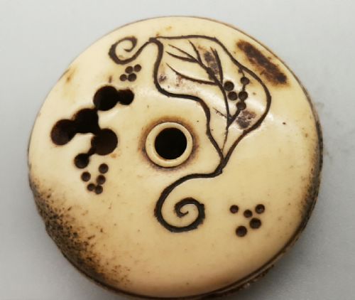 JAPANESE EDO STAG ANTLER RYUSA PIERCED MANJU NETSUKE - ADDITIONAL PHOTO 1
