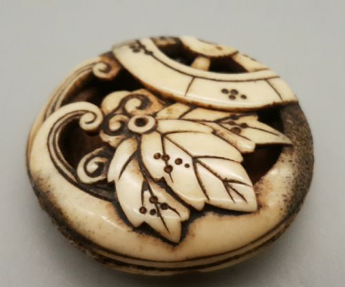 JAPANESE EDO STAG ANTLER RYUSA PIERCED MANJU NETSUKE - ADDITIONAL PHOTO 3