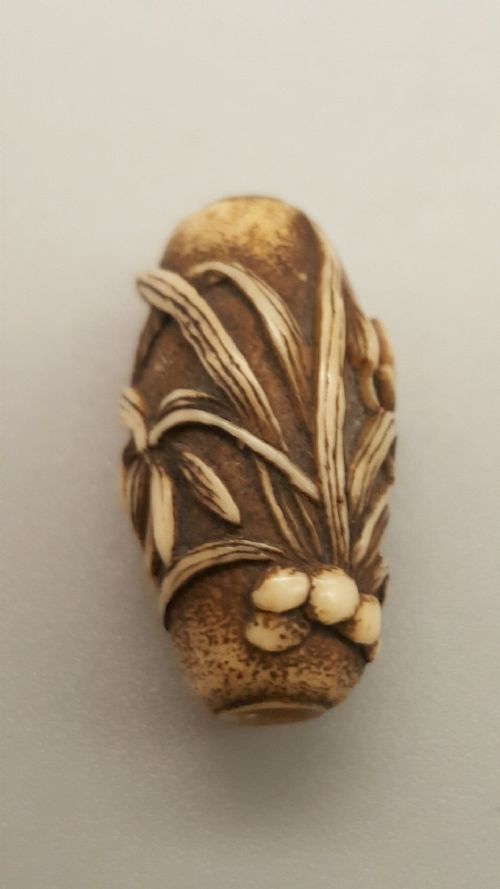UNUSUAL JAPANESE EDO IVORY OJIME DEPICTING A BIRD AMID FOLIAGE - ADDITIONAL PHOTO 1