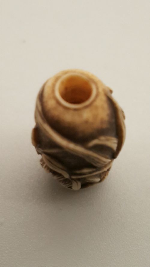 UNUSUAL JAPANESE EDO IVORY OJIME DEPICTING A BIRD AMID FOLIAGE - ADDITIONAL PHOTO 2