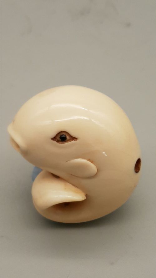 NICE JAPANESE MEIJI IVORY NETSUKE OF A PUFFER FISH WITH INLAID EYES - ADDITIONAL PHOTO 2