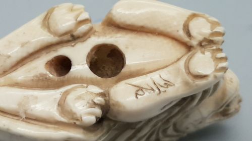 JAPANESE MEIJI IVORY NETSUKE OF A SEATED LION - ADDITIONAL PHOTO 5