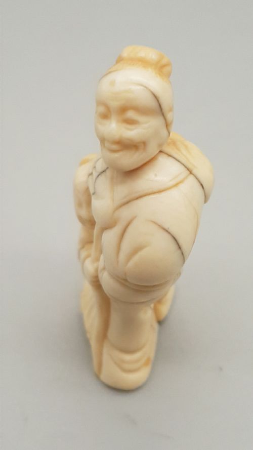 JAPANESE EDO 18THC IVORY NETSUKE OF A MOTHER AND CHILD - ADDITIONAL PHOTO 1