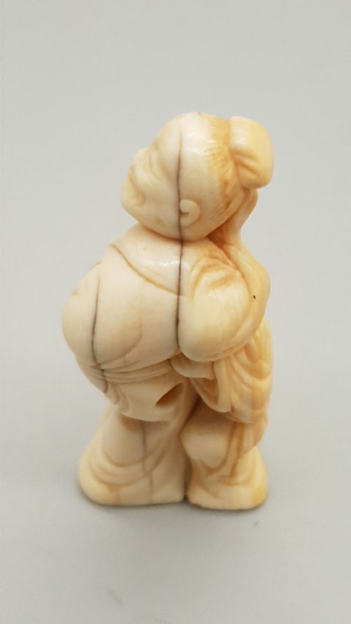 JAPANESE EDO 18THC IVORY NETSUKE OF A MOTHER AND CHILD - ADDITIONAL PHOTO 2