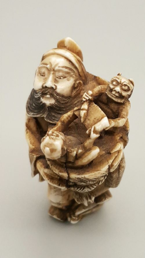 japanese meiji ivory netsuke of chinese deity zhong kui holding two demons oni - CATEGORY: ANTIQUE MISCELLANEOUS - DATED 19TH CENTURY